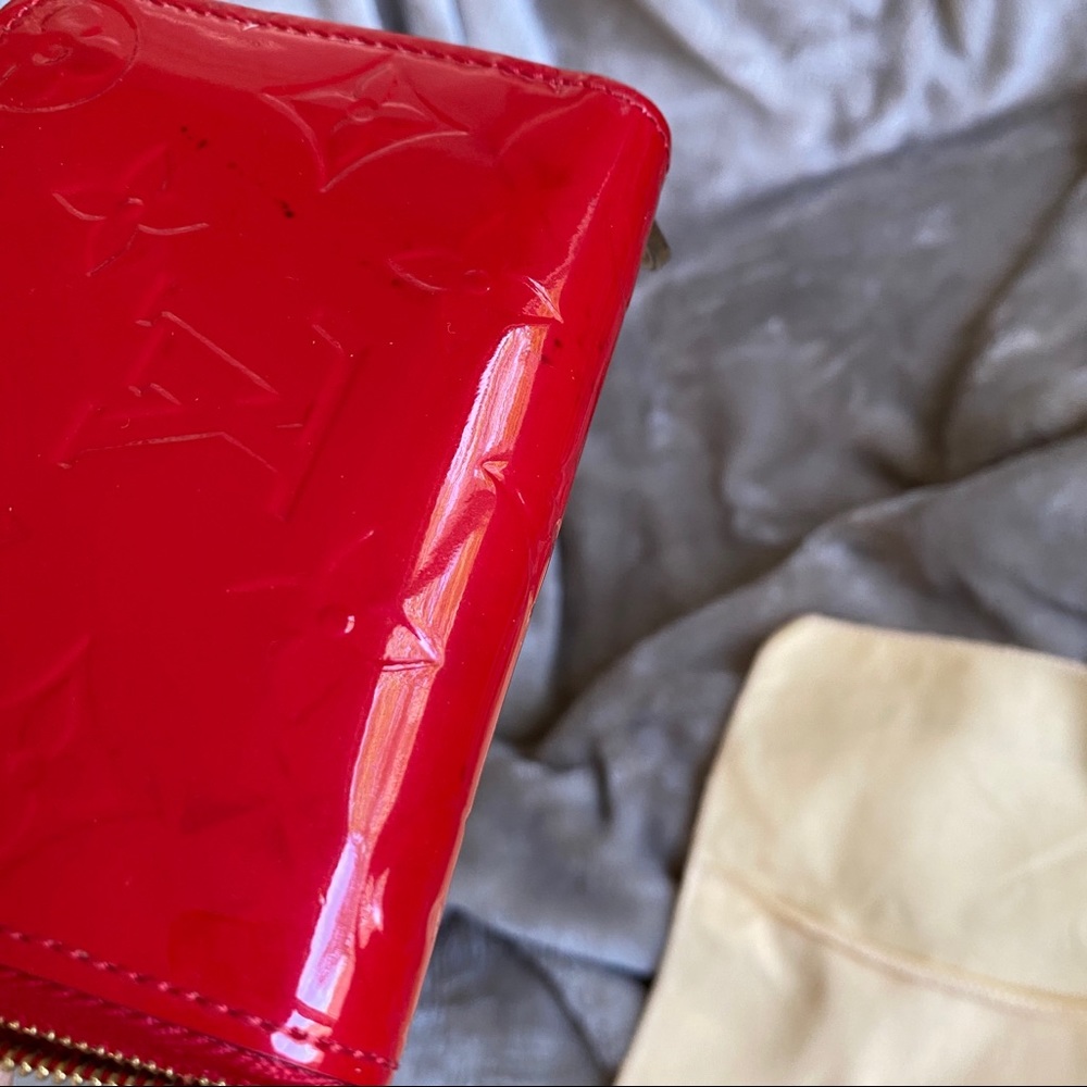 SOLD Louis Vuitton coin purse in vernis - Picture 6 of 13